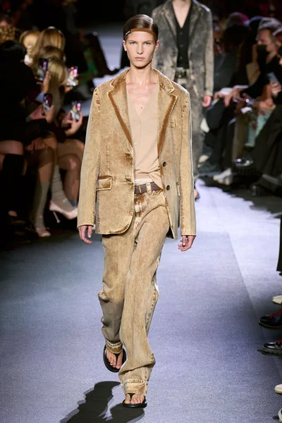 Look 20
